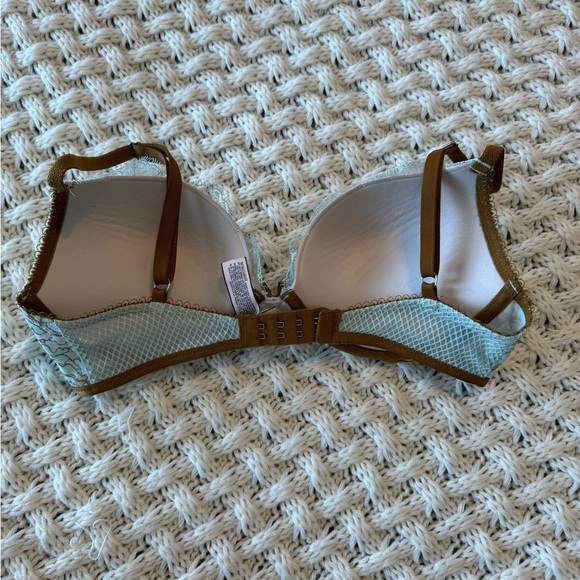 VS Bra - Picture 2 of 3